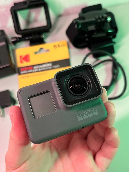 Екшн-камера GoPro HERO 6, з картою пам'яті на 64 ГБ.