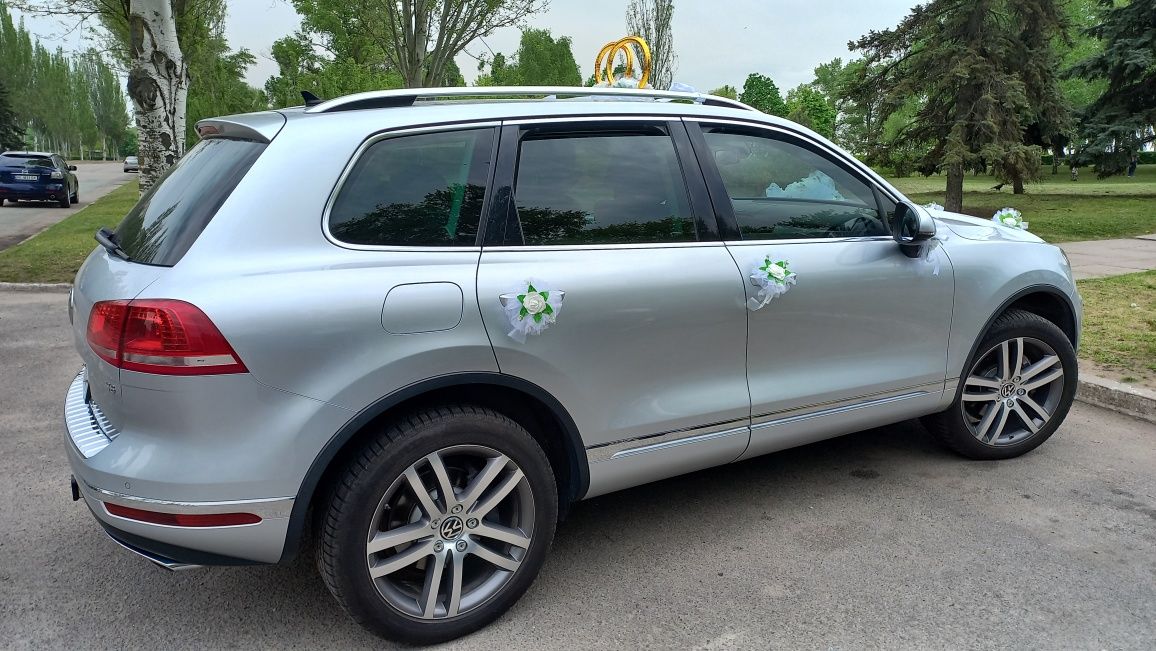 Аренда вато на свадьбы и торжества с водителем Ford и Touareg
