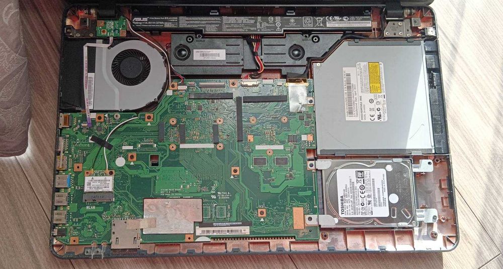 Asus X751 17.3 під ремонт.Великий екран. CPU Intel. Ram:8gb HDD:1000gb
