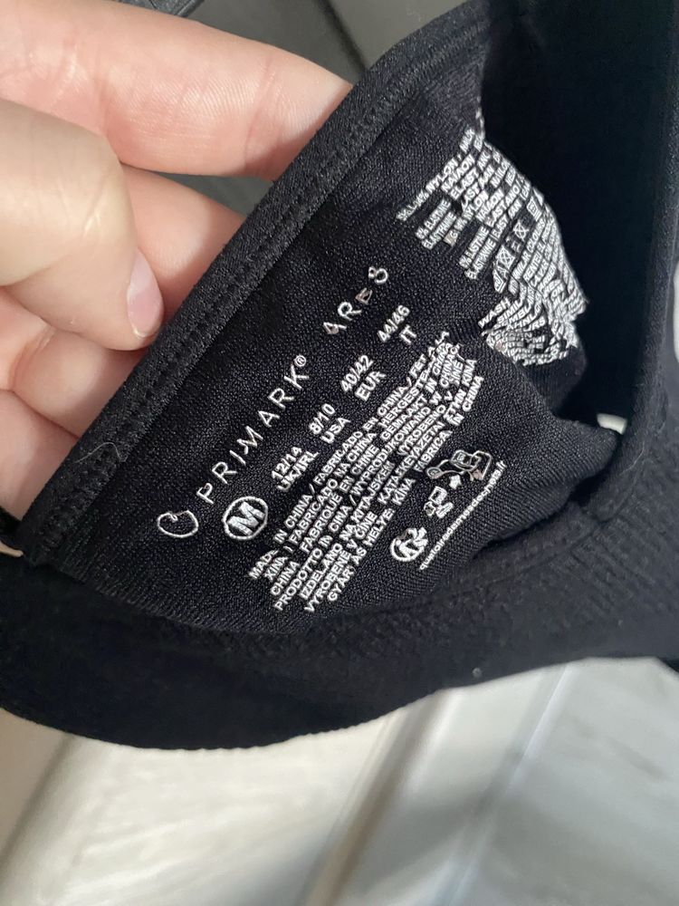 Czarny klasyczny top Primark  Rozmiar M  Z wbudowanymi stanikiem