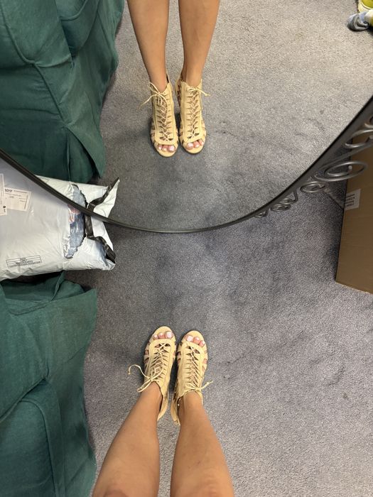 Kazar sandały na obcasie botki peep toe z ażurowym wzorem