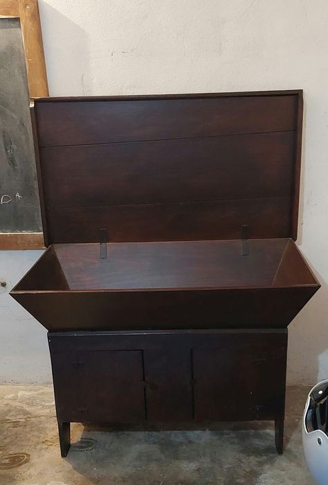 Arca antiga salgadeira