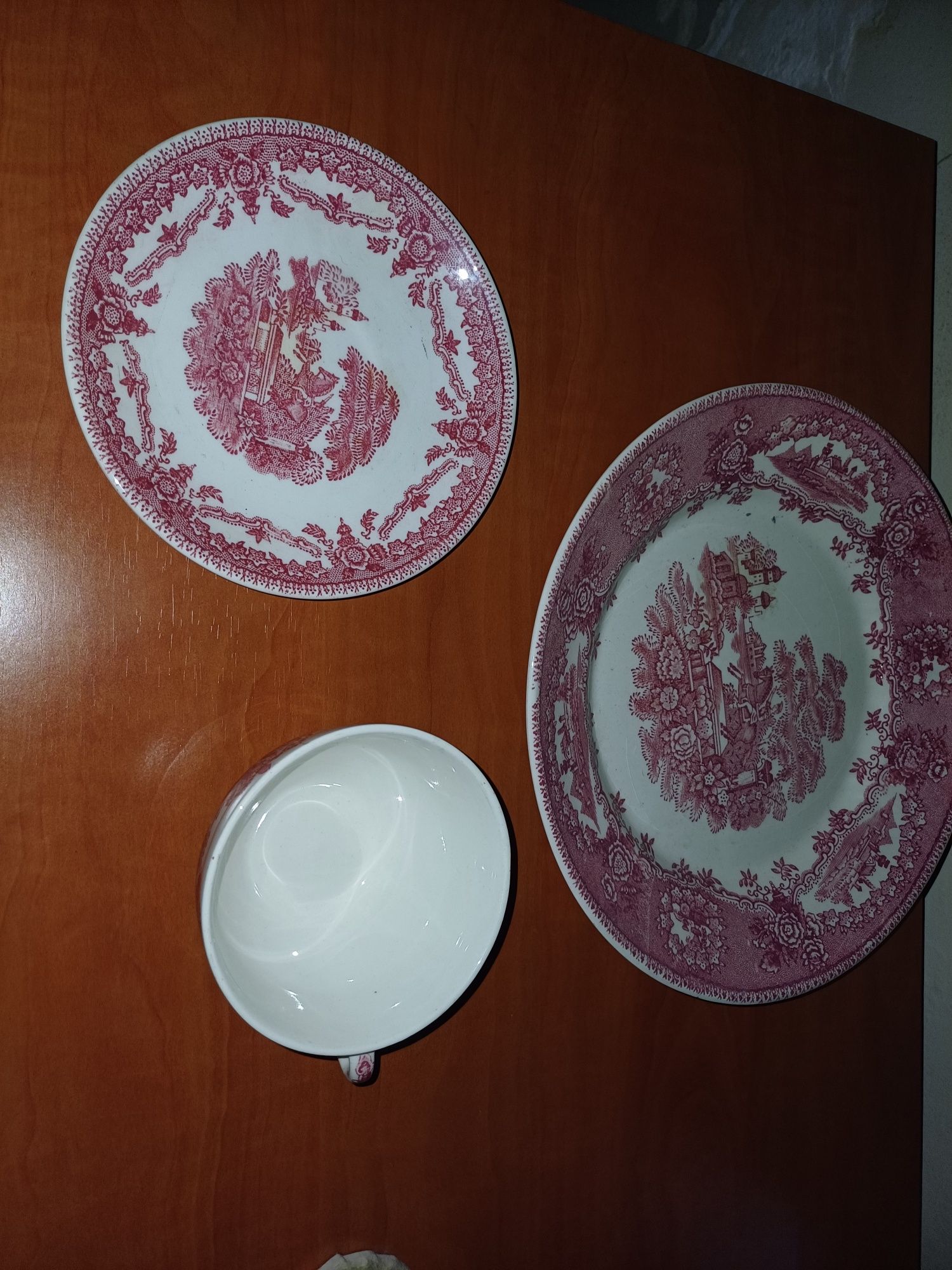 Prato, chávena e pires