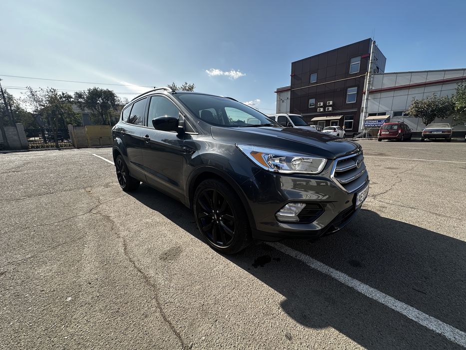 Ford Escape 2017 года