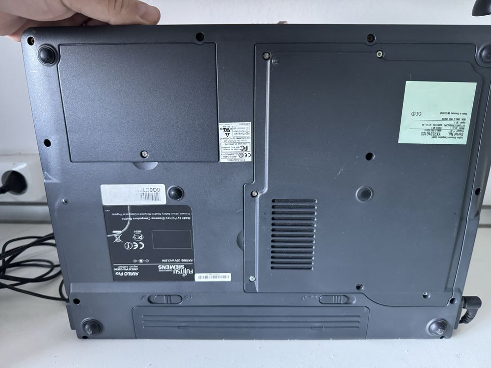 Fujitsu Siemens Amilo PRO V3515 laptop