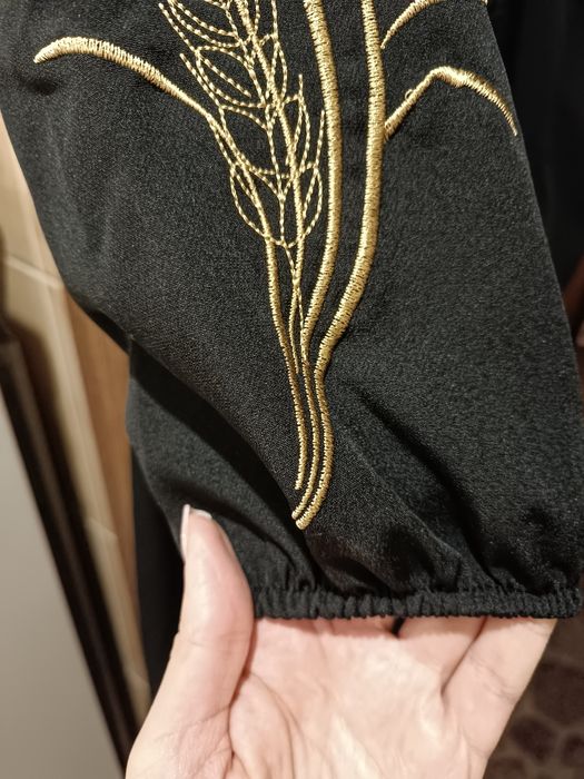 Чорна сукня з вишитим колоском