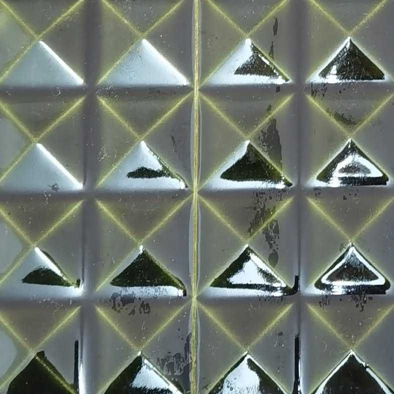 Azulejo verde modernista relevo anos 60 Ceres 15x7,5cms