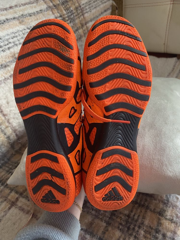 Кросовки адидас adidas оранжевые с черным размер 39