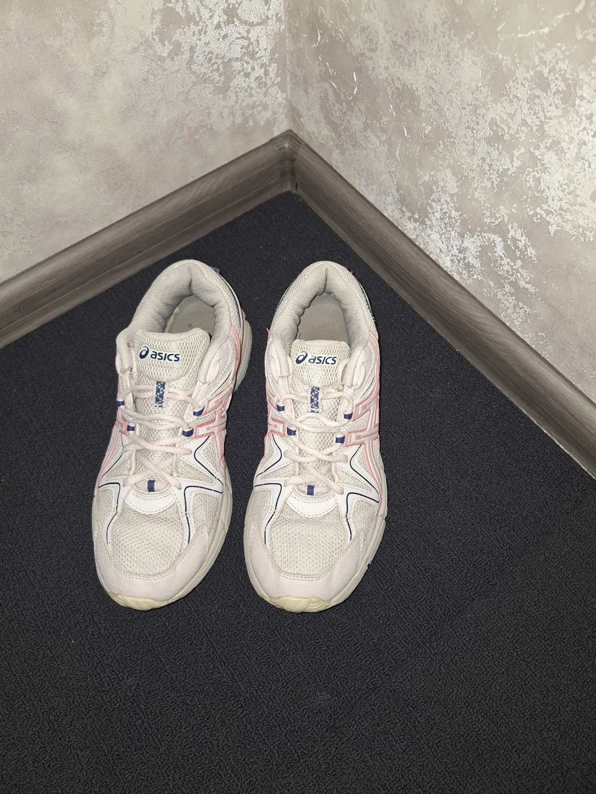 Жіночі кросівки ASICS