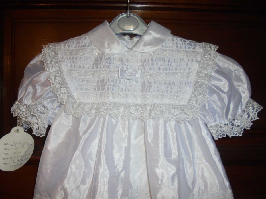 fato de menino bebé novo com etiqueta