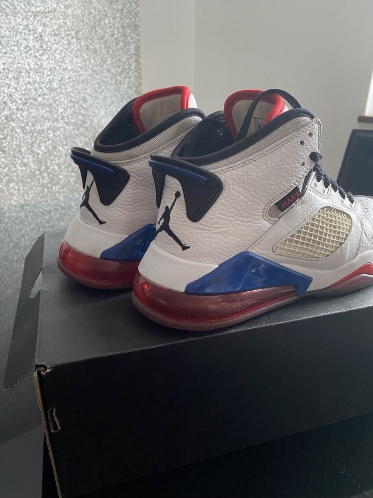 Buty Air Jordan Mars 270