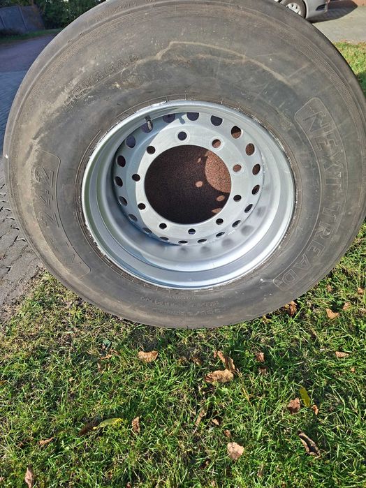 sprzedam kompletne koło do samochodu ciężarowego rozmiar 385/65R22.5