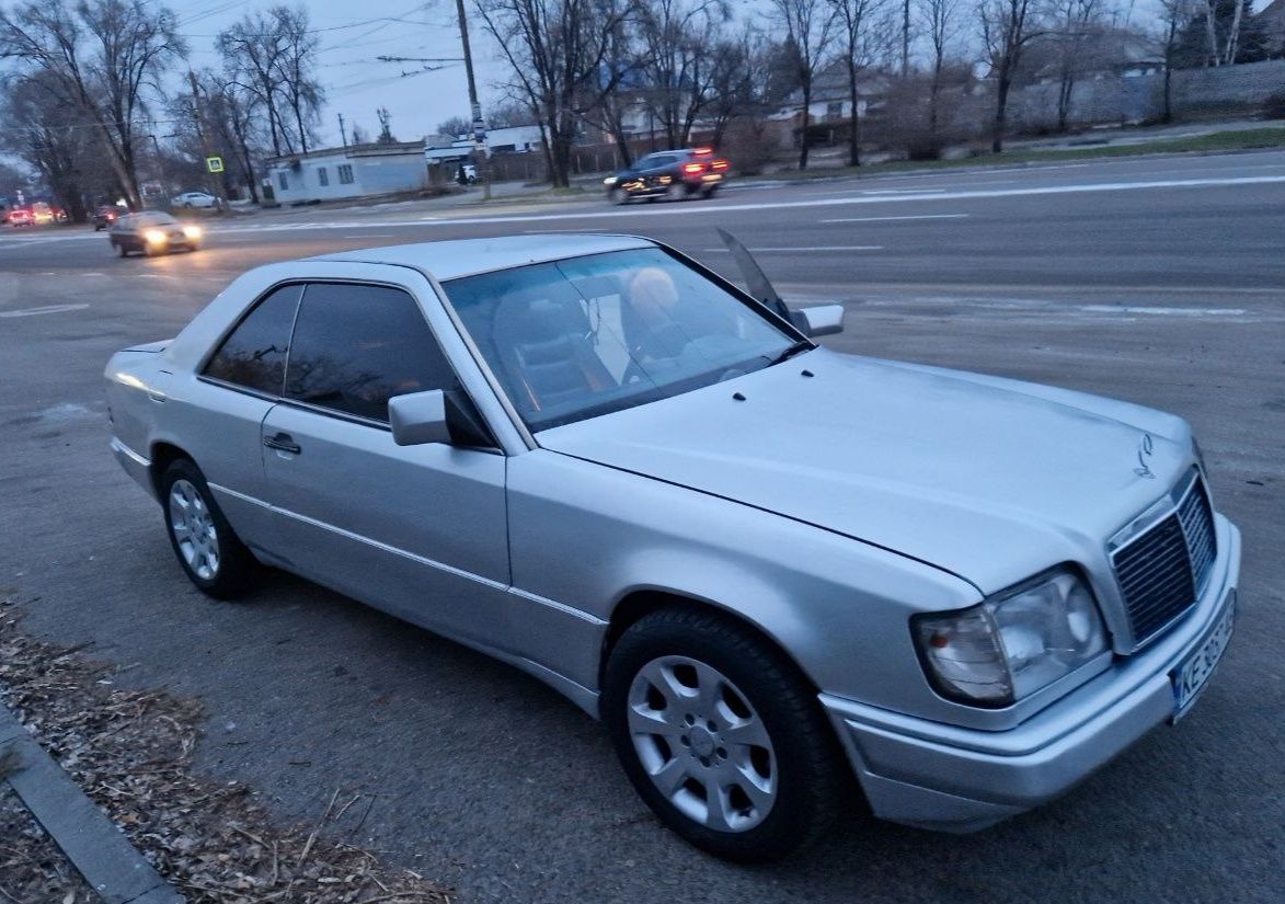 Mercedes w124 coupe (c124)