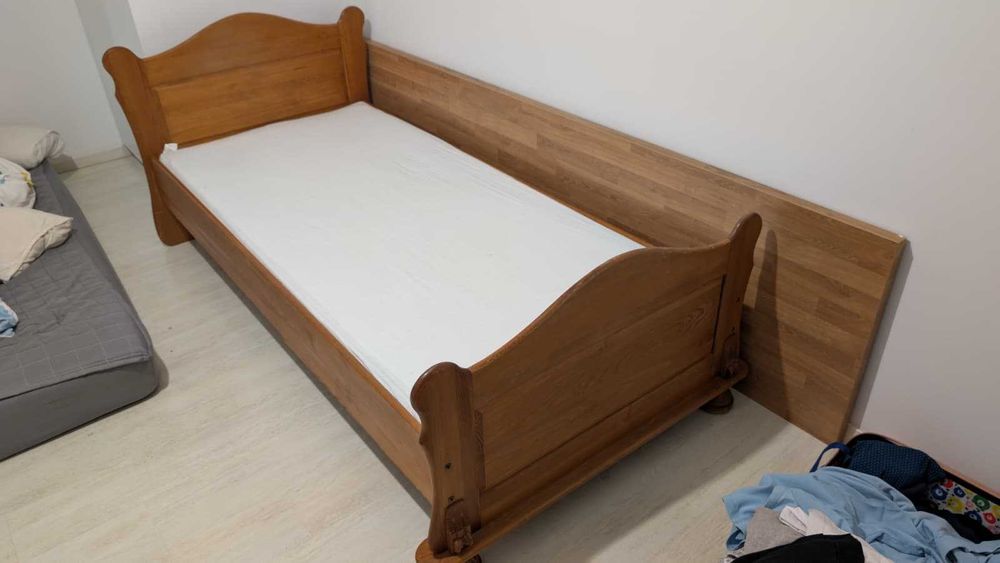 Solidne łóżko drewniane 90x200 z materacem i 2 szufladami