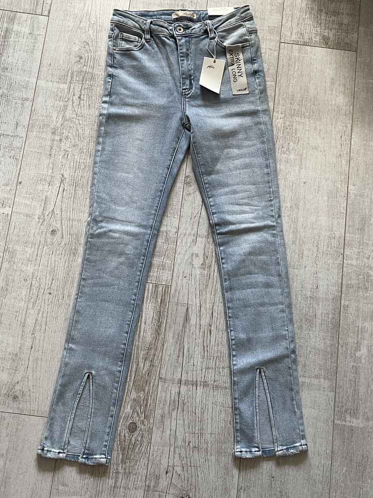 Нові  джинси з розрізами знизу  з біркою