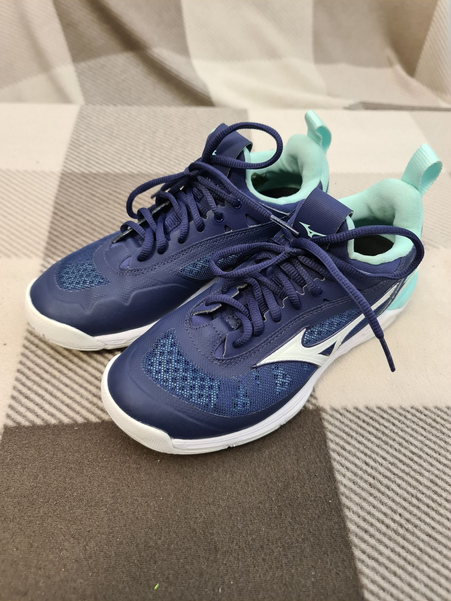 Buty sportowe damskie MIZUNO rozm. 37 WF siatkarskie badmington tenis