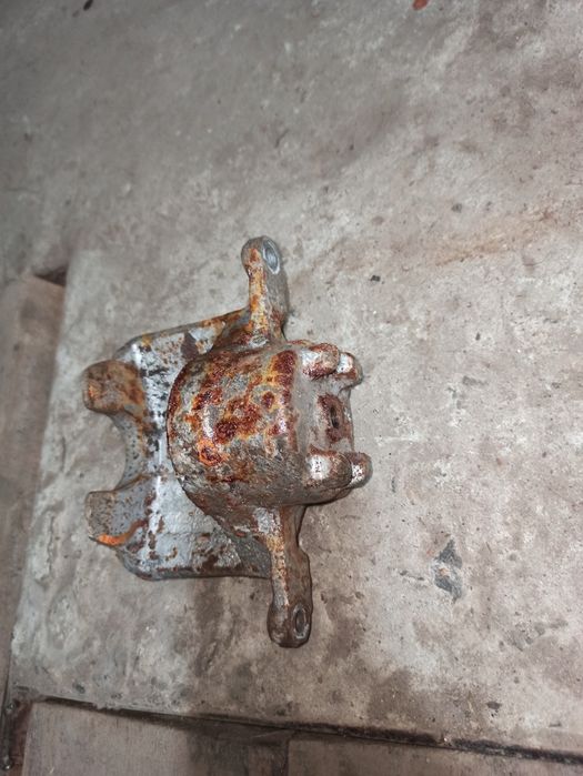 Суппорт на Лансер 9 передний левый под ремонт