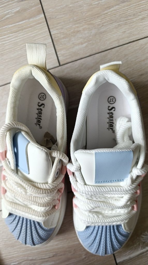 Adidasy kolorowe na grubszej podeszwie