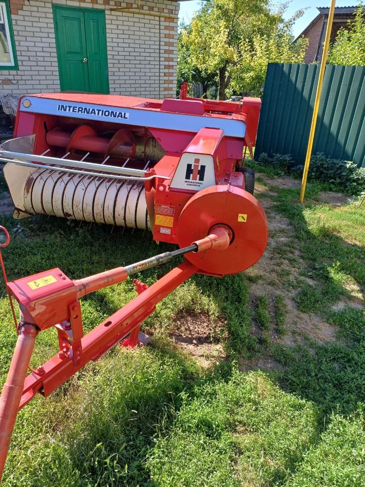 Продам тюкопрес INTERNATIONAL 430