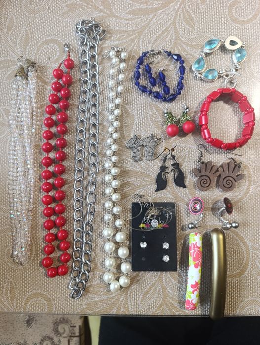 Прикраси біжутерія, сережки, браслети, намисто