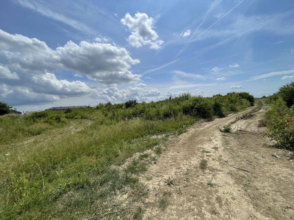 Продається ділянка в Сторожниці