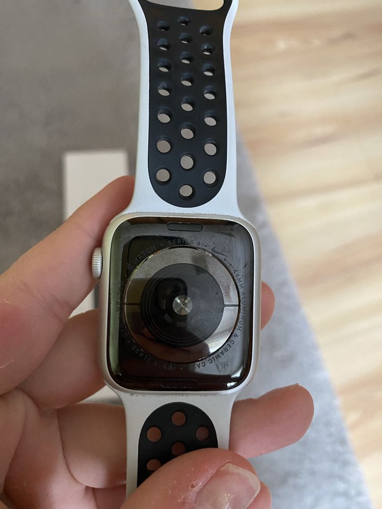 Zegarek Apple Watch Series 4 Nike, 44 mm