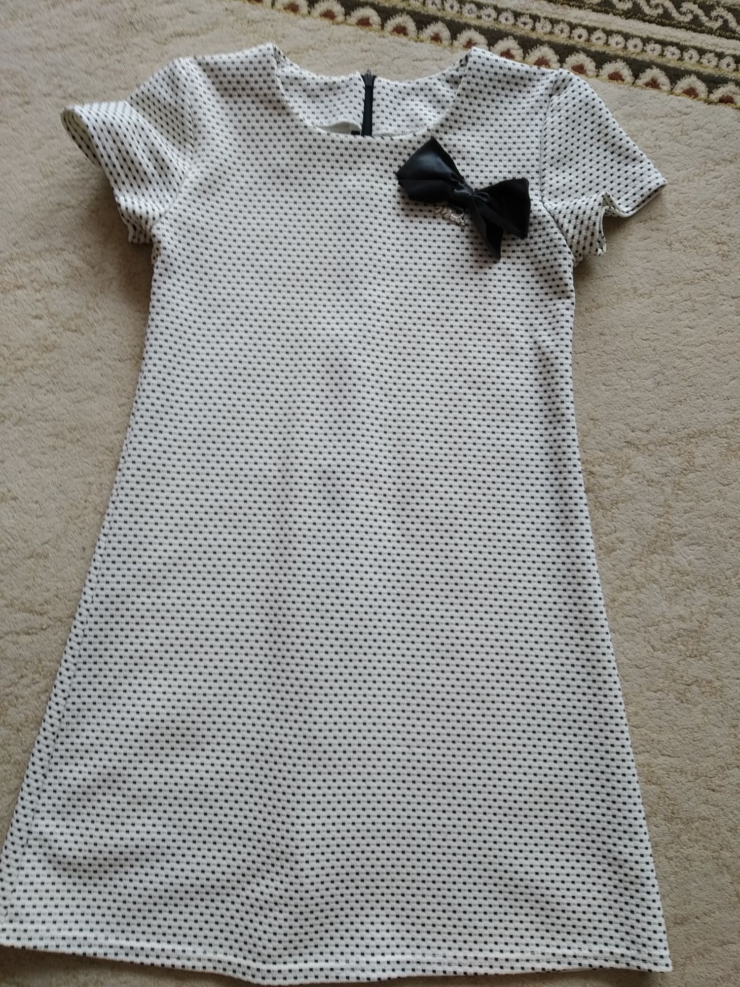 Sukienka trapezowa biało czarna 146