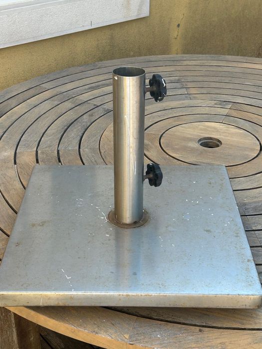 Base em inox para chapéu de sol