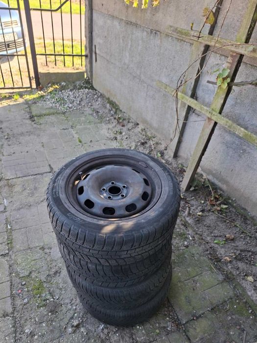 Opony zimowe Michelin 195/55 R15 + felgi stalowe 5x100