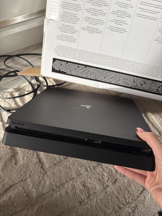 Konsola PlayStation 4 +pady,gry