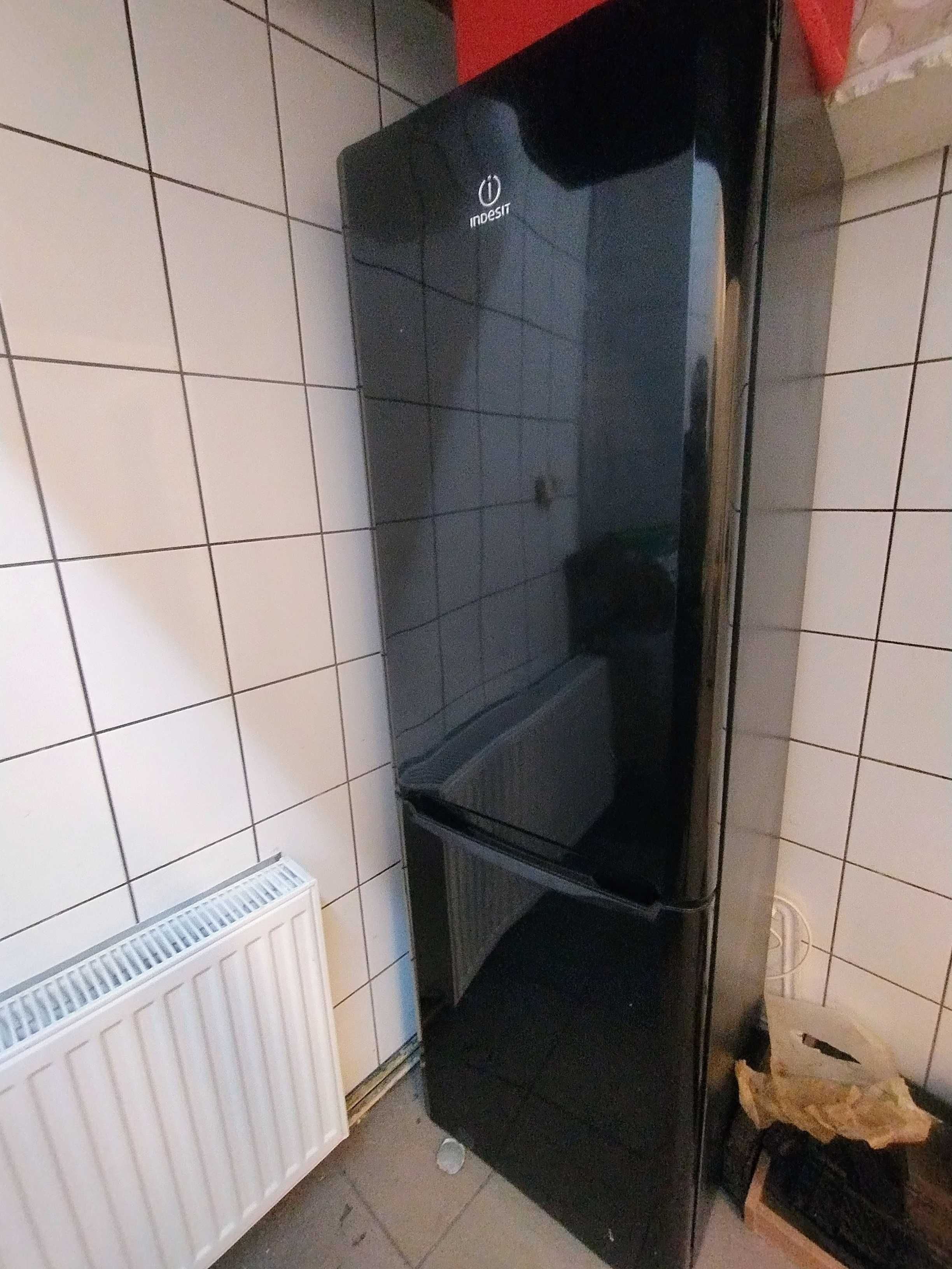 Indesit kompletna, zadbana,uszkodzona