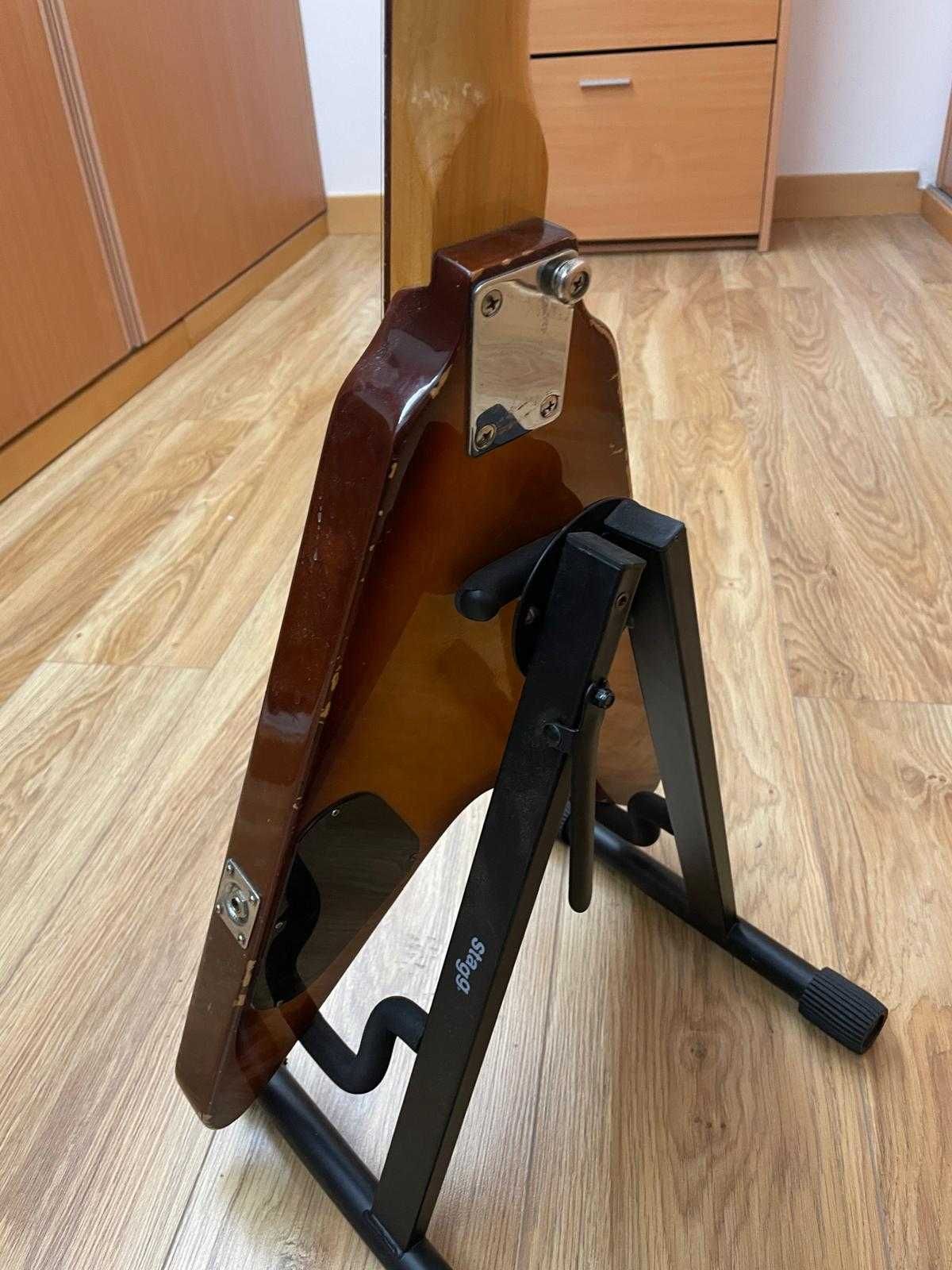 Guitarra elétrica modelo Heavy