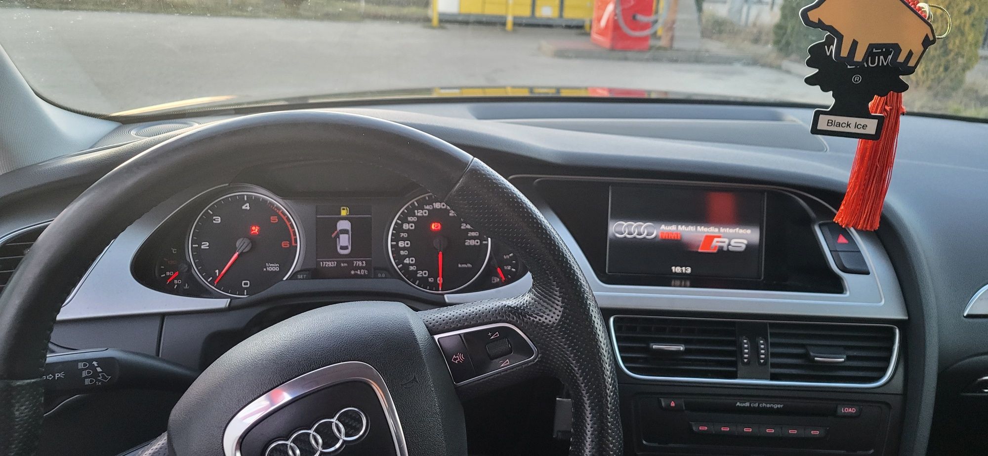 Śliczna Audi A4B8 s-line niski przebieg