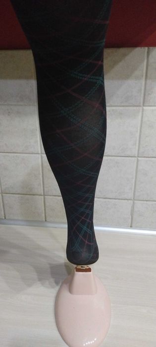 Rajstopy we wzory na czarnym tle - Companys - Fashion.