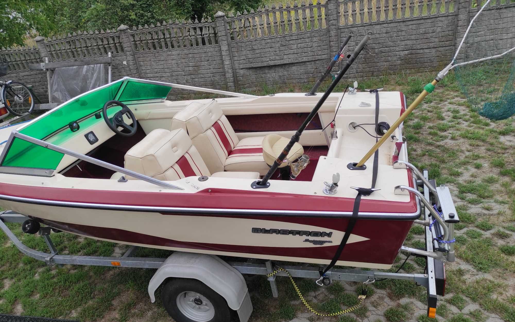 Motorówka Glastron La raya model V142