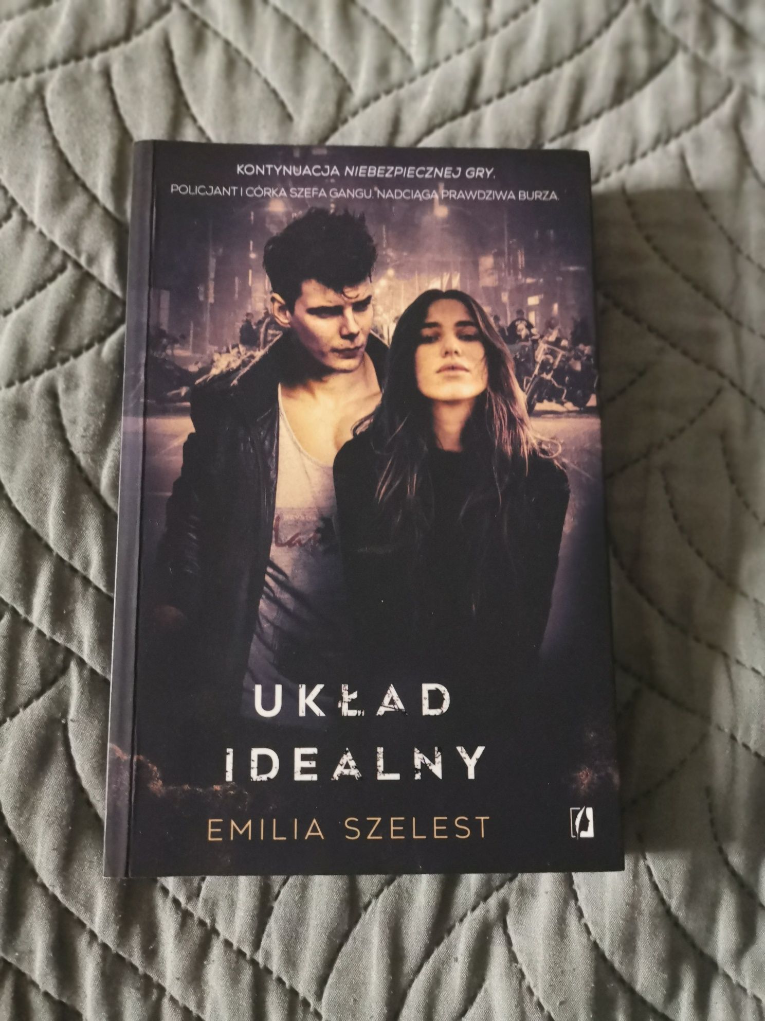 Emilia Szelest, Układ idealny