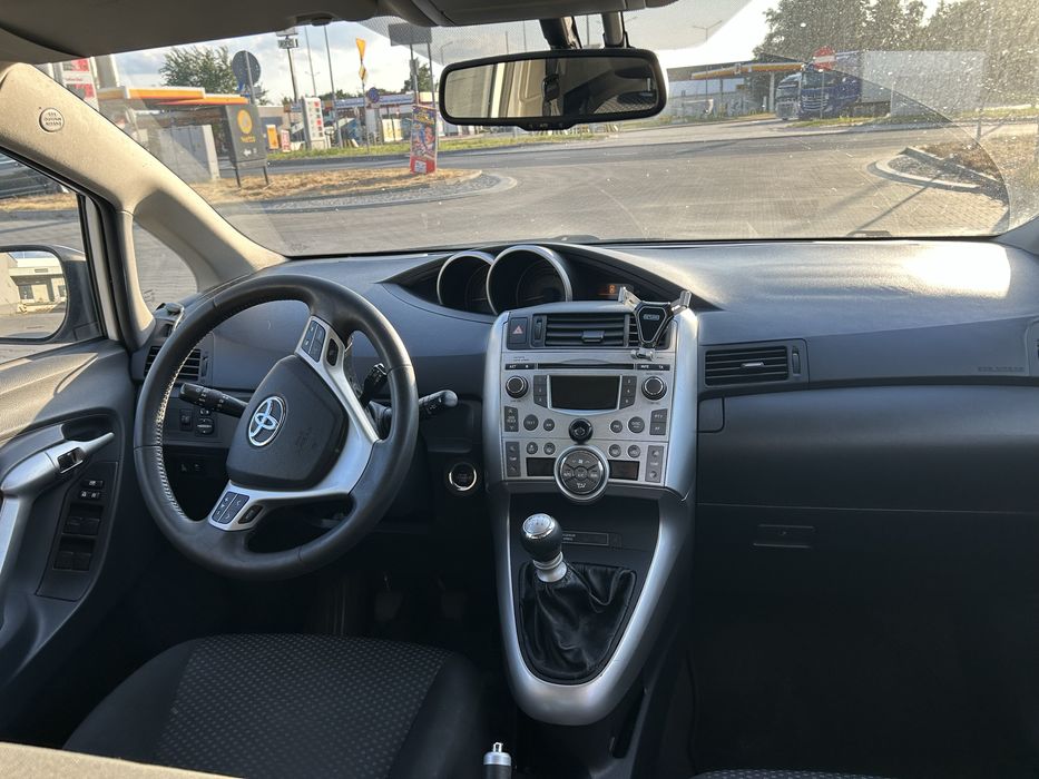 Toyota Verso D-4D serwisowana w ASO