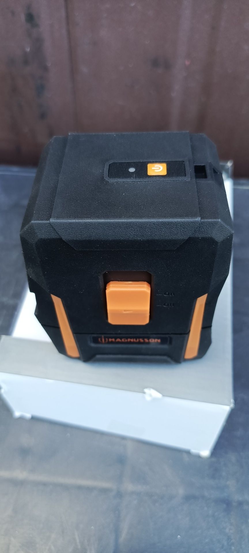 Laser krzyżowy samopoziomujcy magnusson czerwony