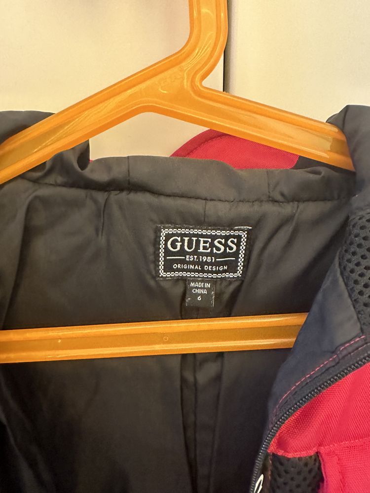 Демісезонна куртка фірми Guess для хлопчика