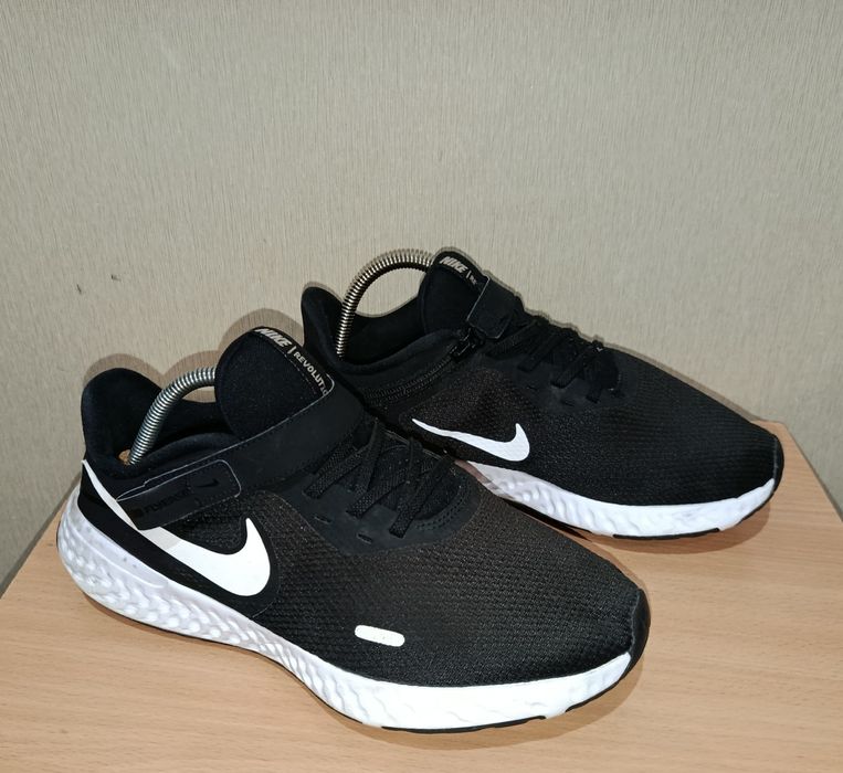 Кросівки фірми Nike 43 розміру
