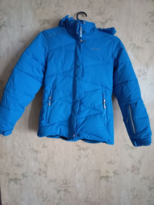 Пуховик лыжная женская куртка с капюшоном