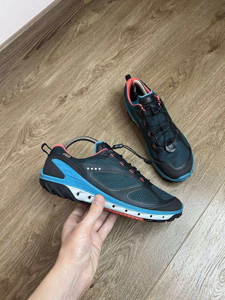 Продам БОМБЕЗНІ трекінгові кросівки Ecco Biom Venture GTX