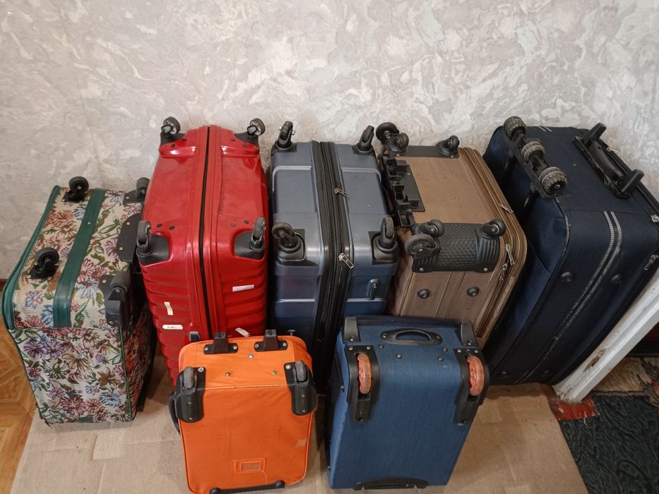 Чемоданы на колесах в наличии