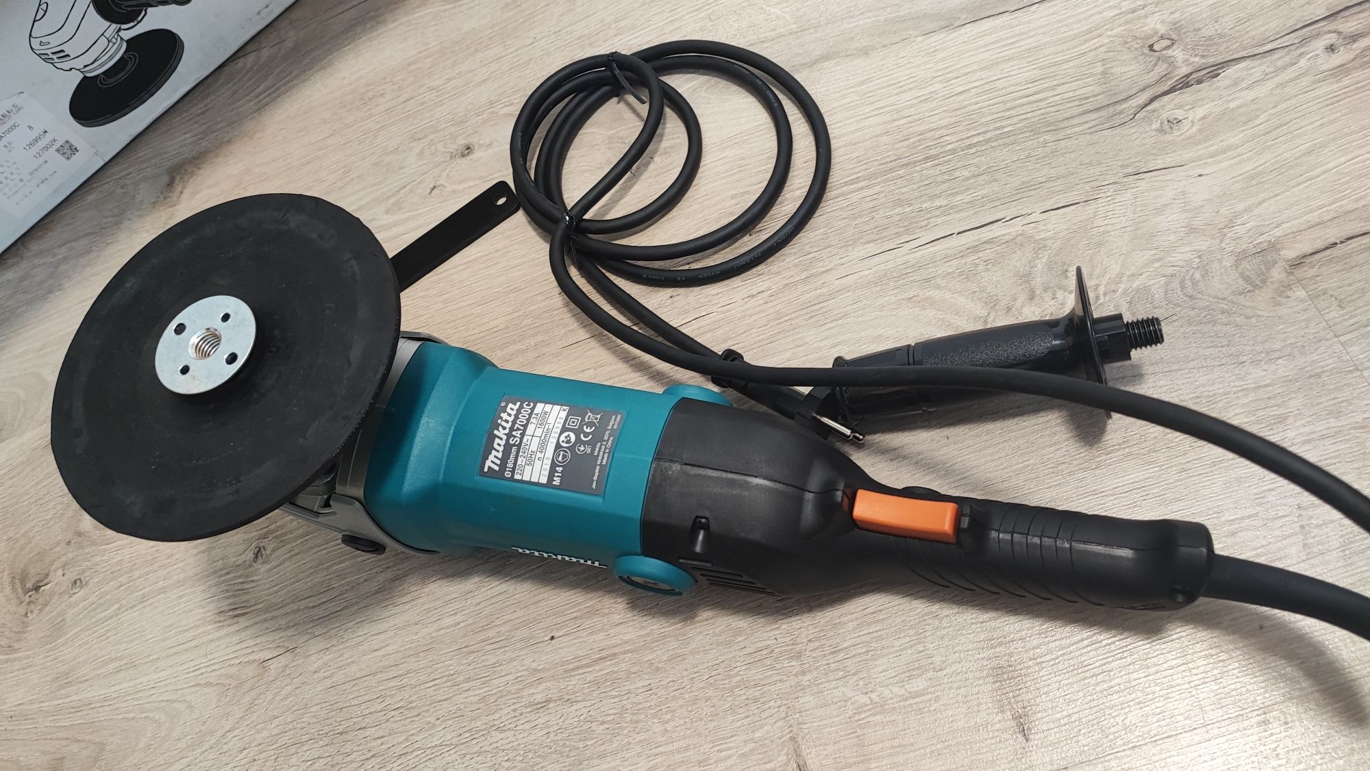 Полірувальна шліфмашина Makita SA7000C