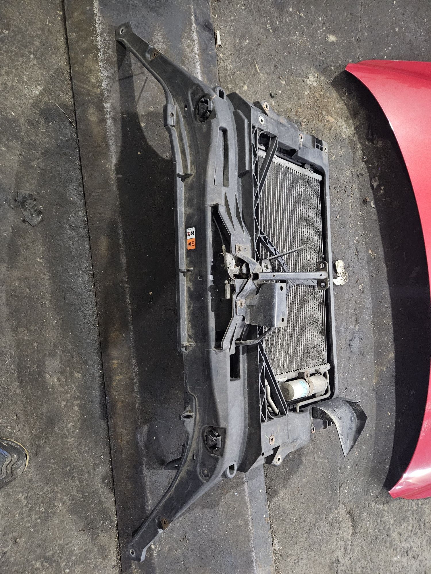 Mazda 3 Maska Zderzak Lampa Pas Chlodnice
