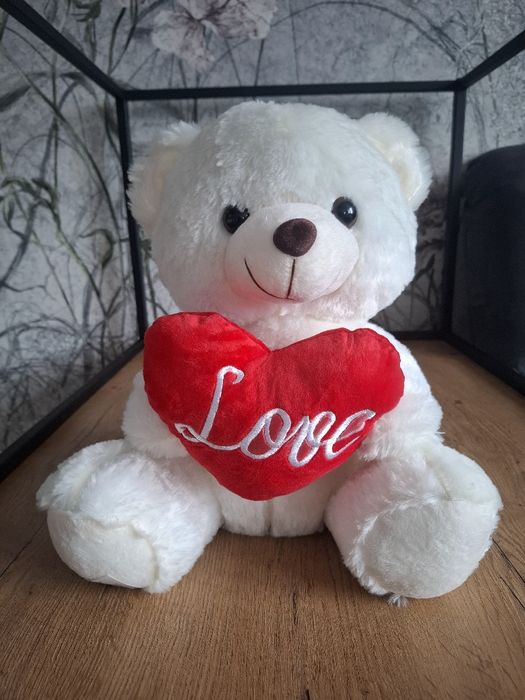 Biały miś z sercem Love Kocham duży 35 cm