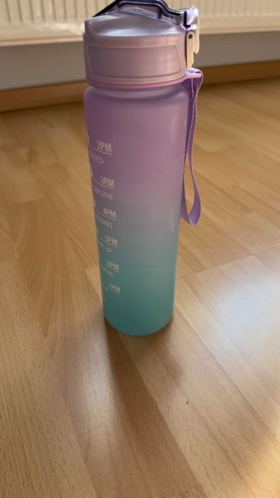 Świetny bidon ze słomką pojemność 750ml