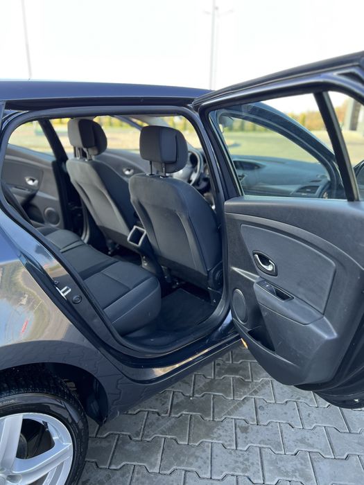 Гарний доглянутий автомобіль !