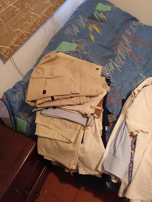 Roupas em bom estado