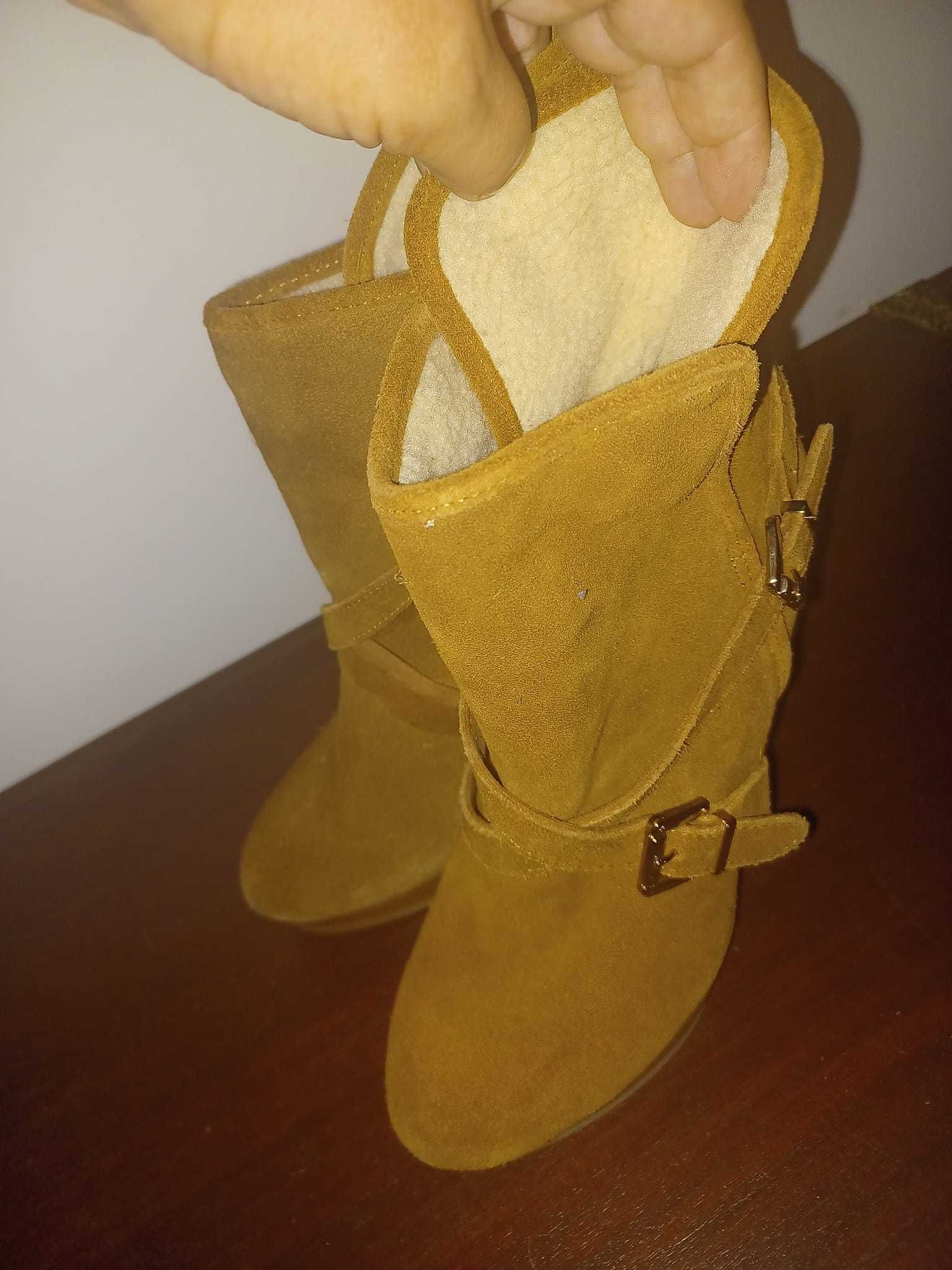 Botins de cunha da Bershka